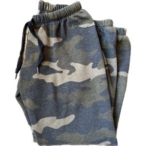 PINK Camo print sweatpants. Women’s XS